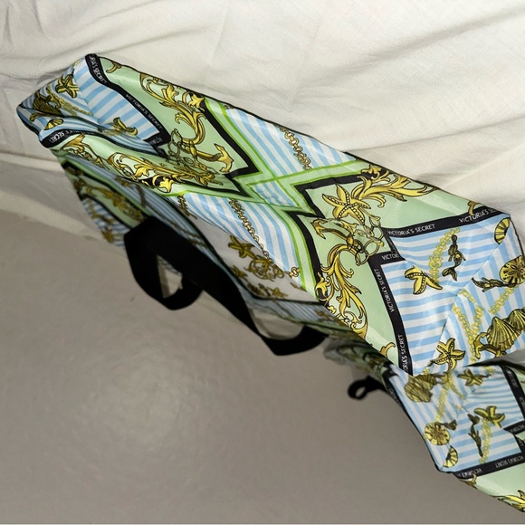 Victoria’s Secret Matching Set of Cooler Bags | Tote Bag Set - Picture 13 of 16